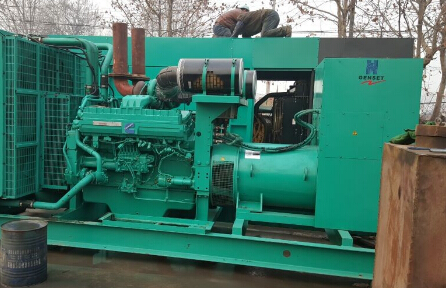 固镇发电机组如何判断水冷式机油散热器内部是否需要清洗？